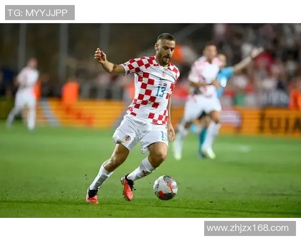克罗地亚足球明星闪耀绿茵场引领球队走向世界舞台